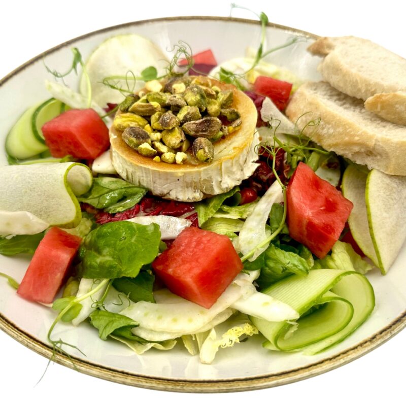 Sałatka z kozim serem z pistacjami