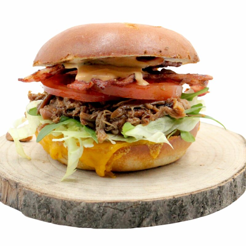 Pulled Chicken Burger w zestawie z ziemniakami