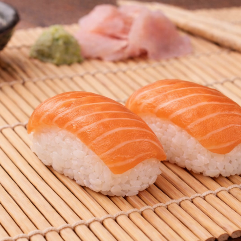 Nigiri sake (łosoś) 2 szt.